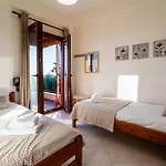 Nelly's Place Sea View Apartament *