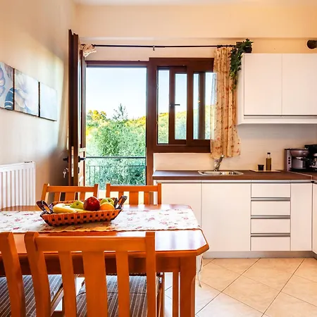 Nelly's Place Sea View *