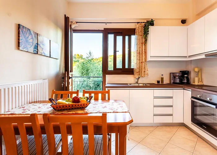 Nelly's Place Sea View *